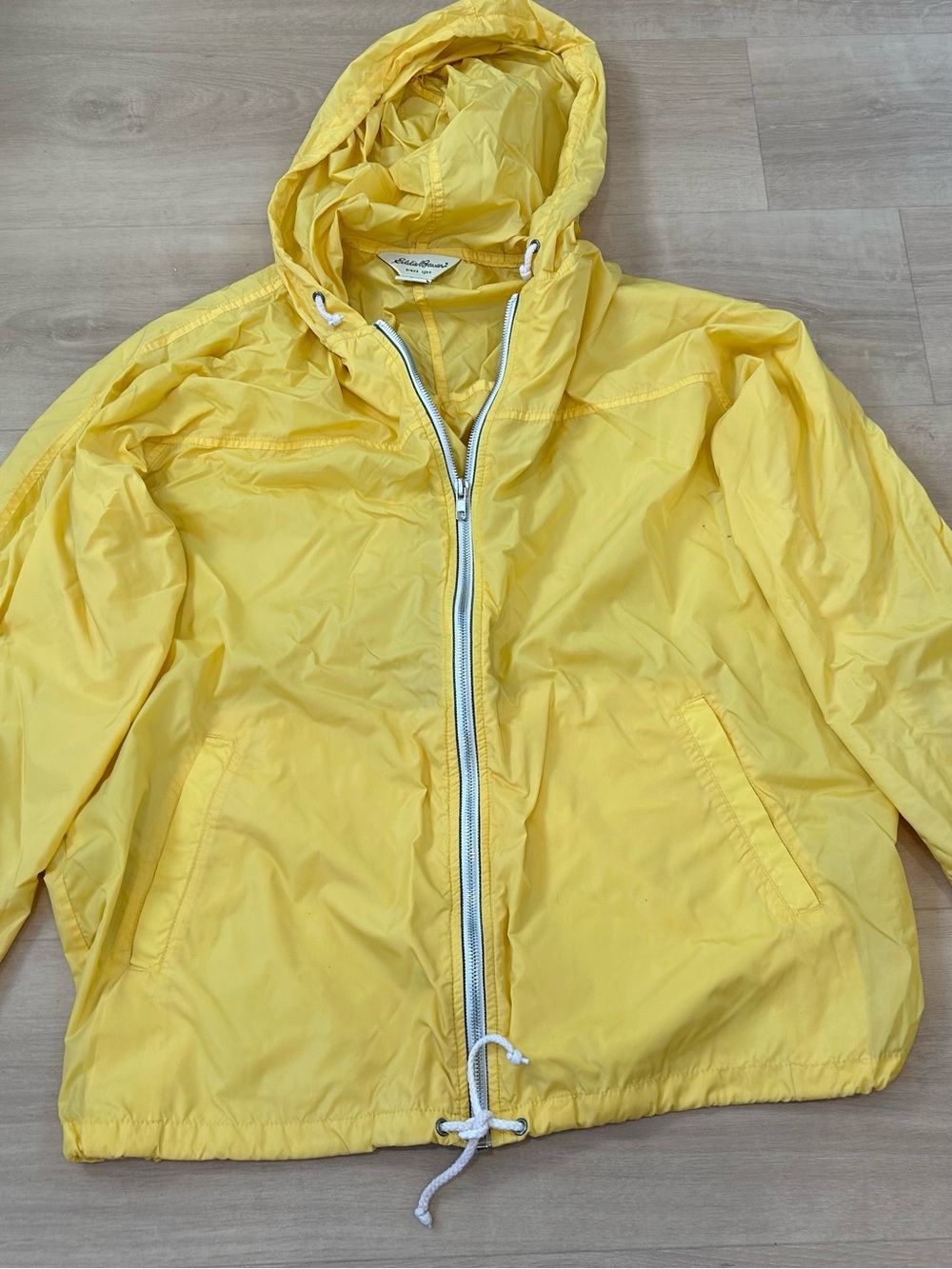 Eddie Bauer Lightweight Packable FullZip Windbreaker Yellow Jacket Men L